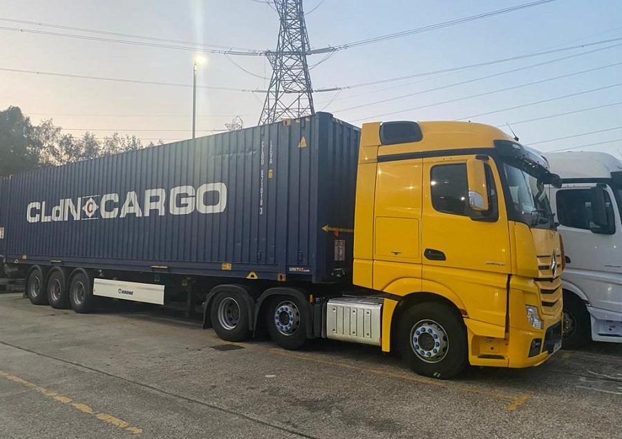 Container logistics specialist expands trailer fleet with Krone