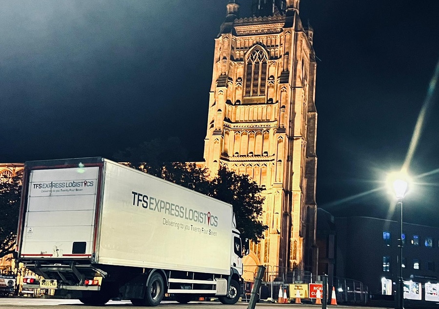 https://itsupplychain.com/wp-content/uploads/2025/10/111025-Hurst-Transport-Services-and-AssetGo-make-digital-onboarding-easy-for-TFS-Express1-002-900x635-1.jpg
